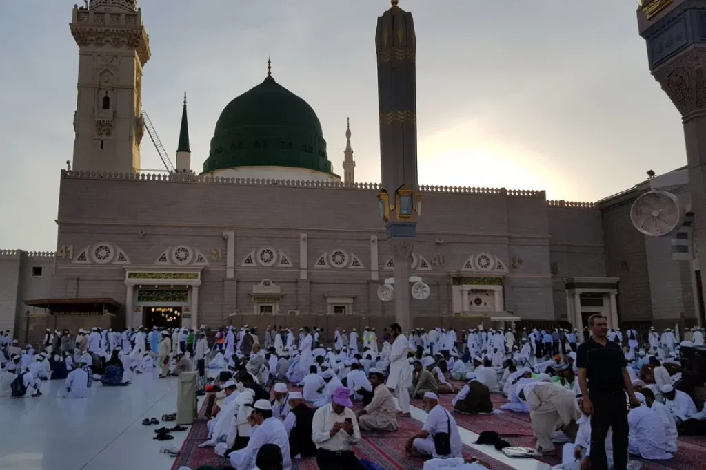 نماز ۱۲ ربیع الاول چگونه است؟ 2 نماز مستحبی در روز دوازدهم ربیع الاول